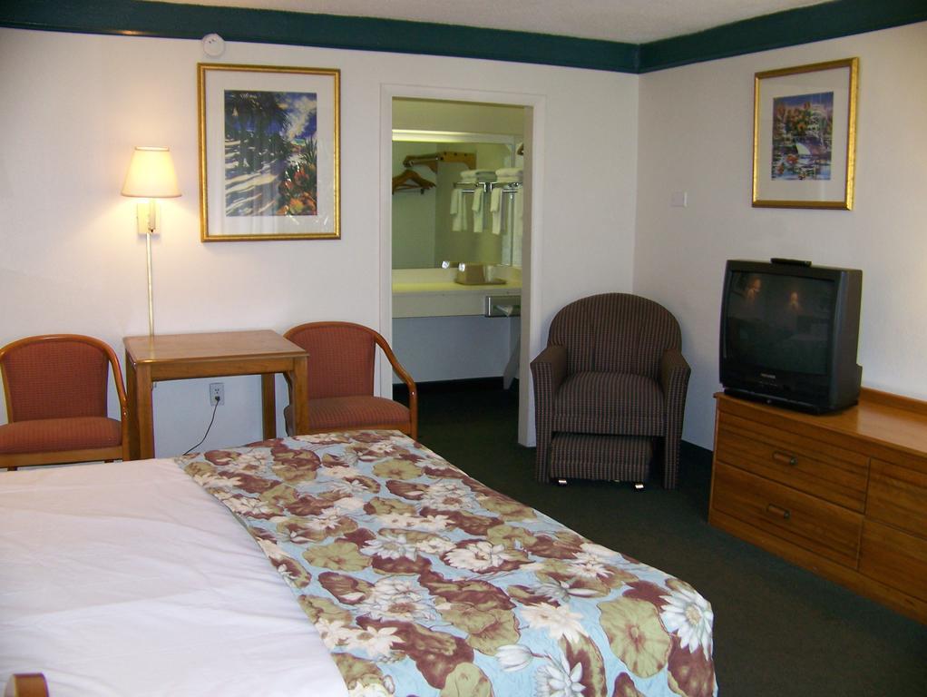 Budget Inn And Suites Orlando West Room photo